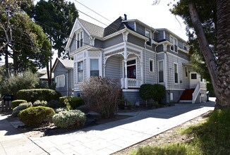 2122 Buena Vista Ave in Alameda, CA - Building Photo - Building Photo