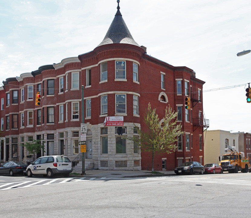 2340 Madison Ave in Baltimore, MD - Foto de edificio