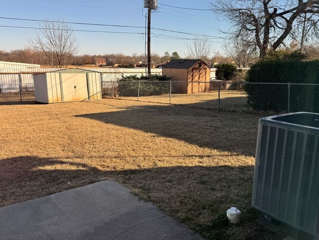 3011 NE Cimarron Trail in Lawton, OK - Building Photo - Building Photo