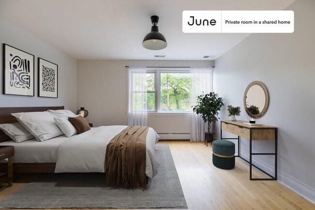 property at 1052 N Milwaukee Ave