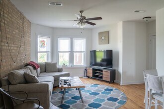 4707 N Troy St in Chicago, IL - Building Photo - Building Photo