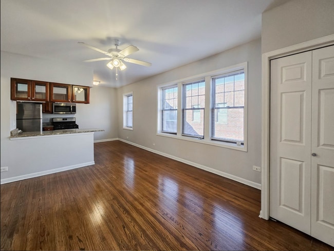 3730 N Sheffield Ave, Unit 3708-407 in Chicago, IL - Building Photo - Building Photo