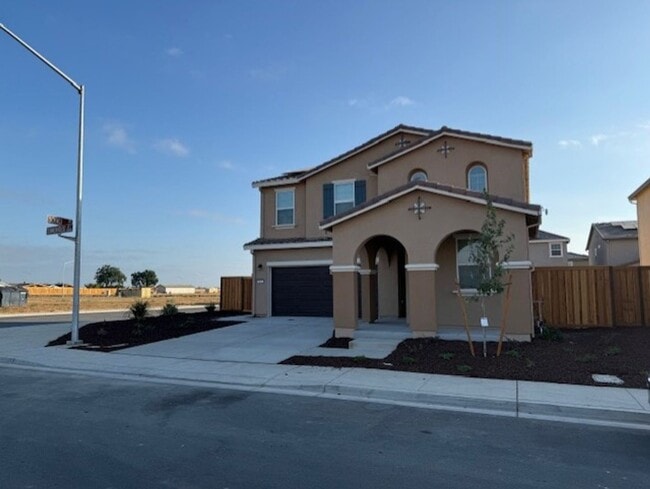 844 Summerhouse Dr in Patterson, CA - Building Photo - Building Photo