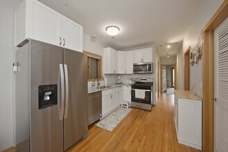 2035 W Huron St in Chicago, IL - Building Photo - Building Photo