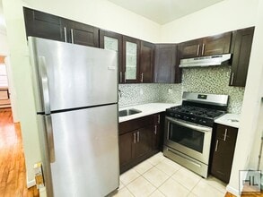 VAN SICLEN AVENUE, Unit 3 in Brooklyn, NY - Foto de edificio - Building Photo