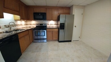 3855 N Parkway Dr in Northbrook, IL - Building Photo - Building Photo