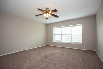 1100 Greenbend Dr in Denton, TX - Foto de edificio - Building Photo