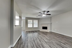 31619 Regal Park Ct in Conroe, TX - Building Photo - Building Photo