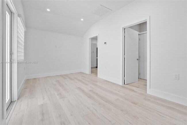 129 SW 9th Ave, Unit 1 in Miami, FL - Building Photo - Building Photo