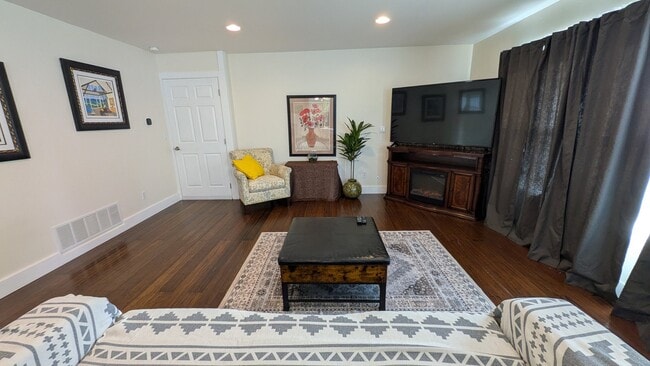 7637 28th St W, Unit B