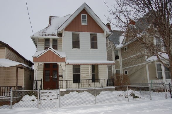 3406 Clinton Ave in Cleveland, OH - Foto de edificio