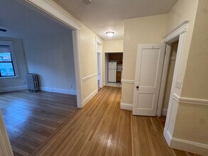 1127 Commonwealth Ave in Boston, MA - Foto de edificio - Building Photo