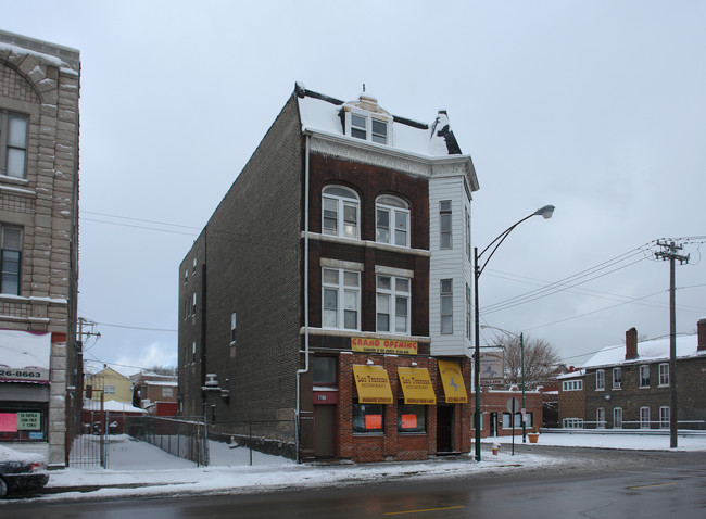 1700 W Cermak Rd in Chicago, IL - Foto de edificio - Building Photo