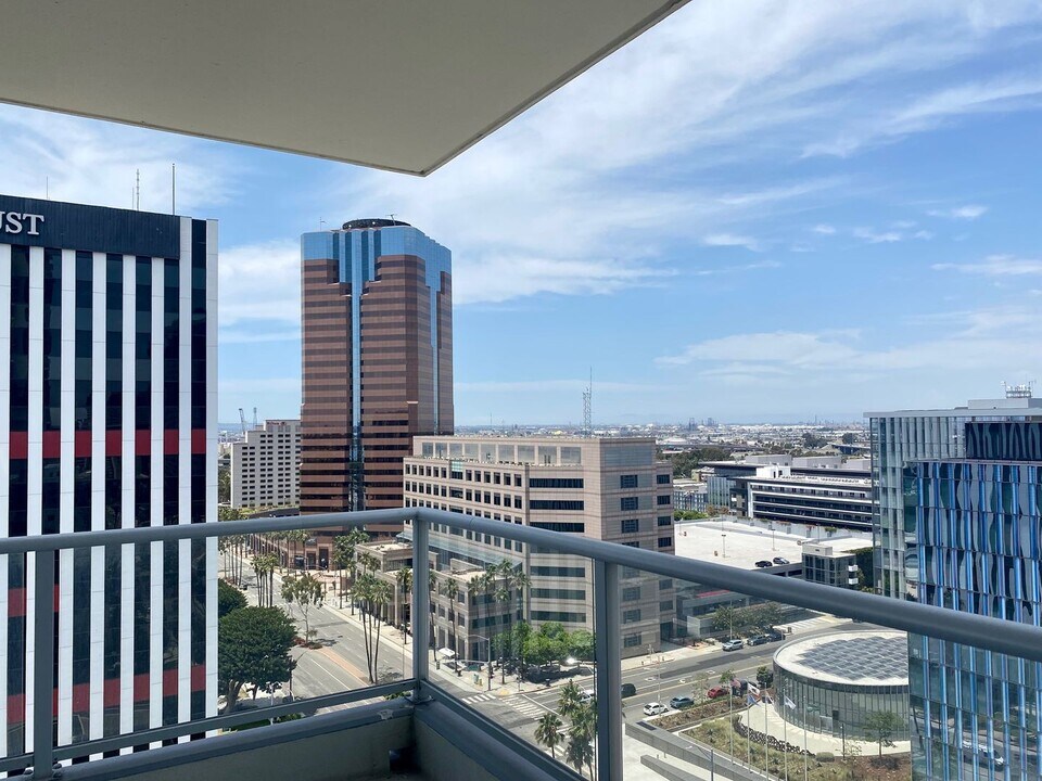 400 W Ocean Blvd in Long Beach, CA - Building Photo