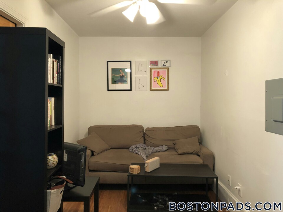 64 Hemenway St in Boston, MA - Building Photo