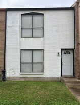 1945 Miramar Green St in Seabrook, TX - Building Photo