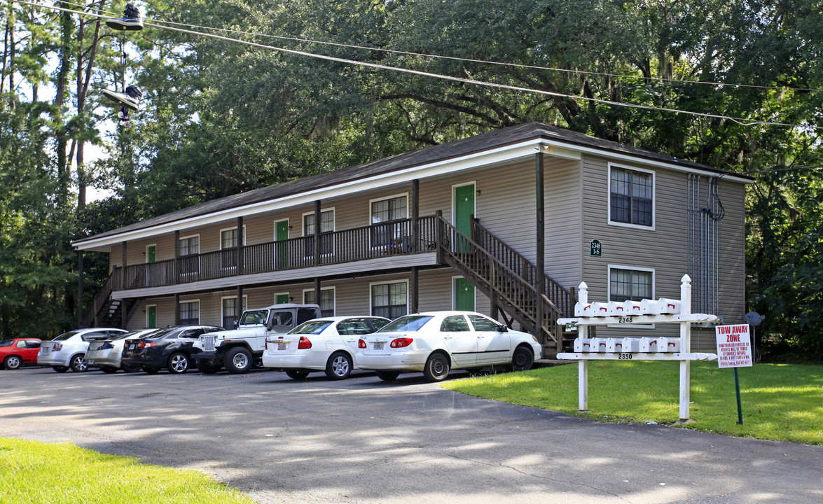 White Drive Villas in Tallahassee, FL - Foto de edificio