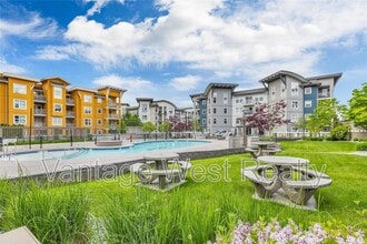 547 Yates Rd in Kelowna, BC - Building Photo - Building Photo