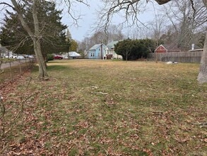 5 Cedar Rd E in Mastic Beach, NY - Building Photo - Building Photo