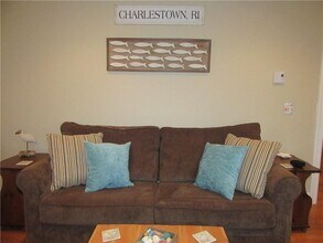 5443 Post Rd in Charlestown, RI - Foto de edificio - Building Photo