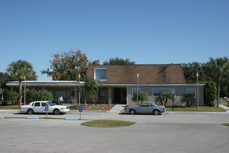 Sunshine Village Mobile Home Park in Lakeland, FL - Building Photo - Building Photo