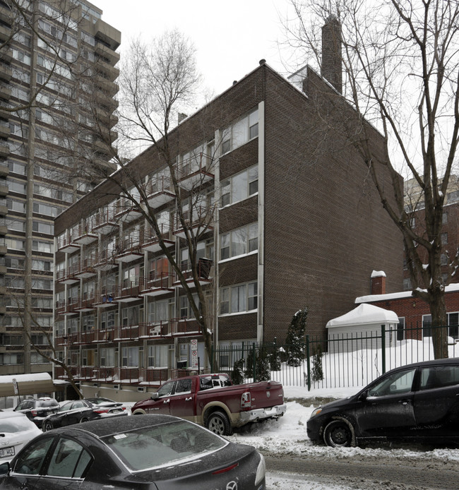 Les Appartements Dorset in Montréal, QC - Building Photo - Building Photo