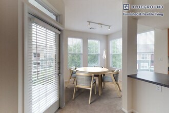 1299 Corporate Dr in Westbury, NY - Building Photo - Building Photo