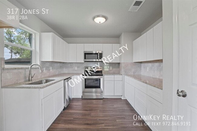 317 Jones St in Bonham, TX - Foto de edificio - Building Photo