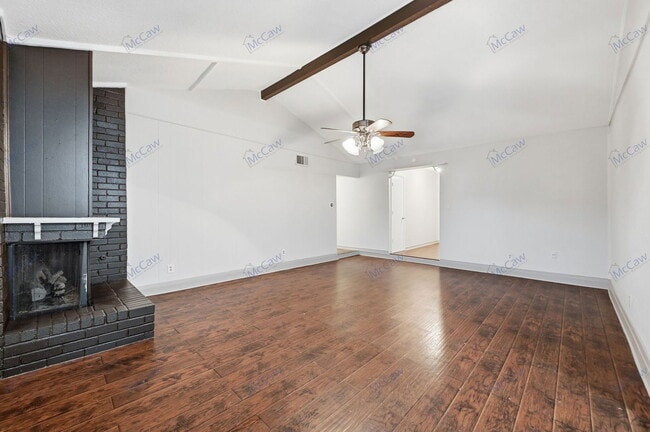 2602 Burningtree Ct in Arlington, TX - Building Photo - Building Photo