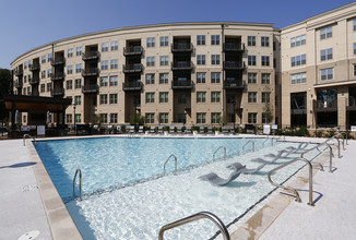 Sojourn Glenwood Place in Raleigh, NC - Foto de edificio - Other