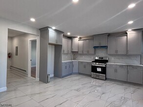 546-550 E 25th St in Paterson, NJ - Building Photo - Building Photo