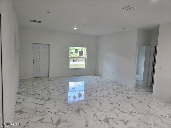 612 Kleinart Dr in Lehigh Acres, FL - Foto de edificio - Building Photo