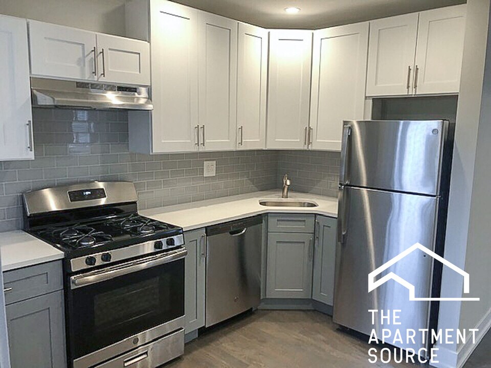 1932 W Winona St, Unit 3 in Chicago, IL - Building Photo
