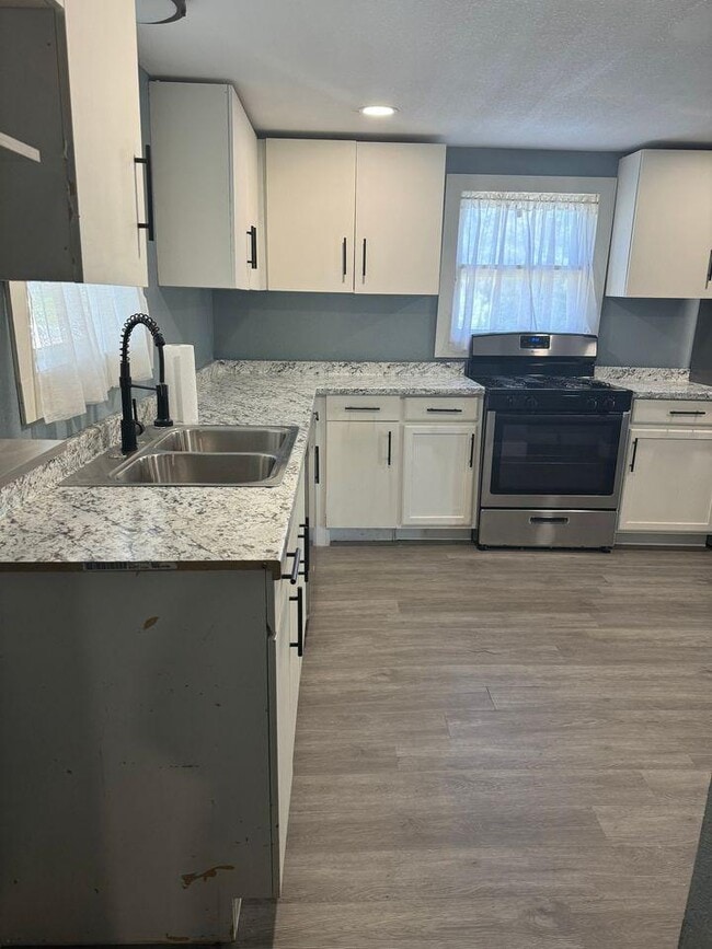 1301 S Scullin Ave in Denison, TX - Building Photo - Building Photo