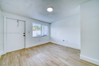 2120 NW 93rd St, Unit 2120 in Miami, FL - Building Photo - Building Photo
