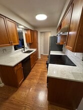 17302 NE 45th St, Unit 103 in Redmond, WA - Foto de edificio - Building Photo