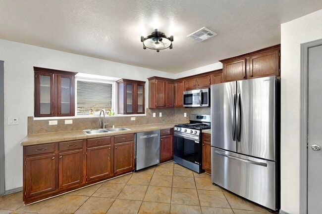 2214 Lisa Sherr St in El Paso, TX - Building Photo - Building Photo