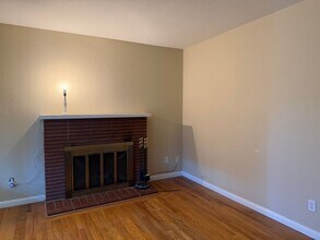 801 Barbara Way in Woodland, CA - Building Photo - Building Photo