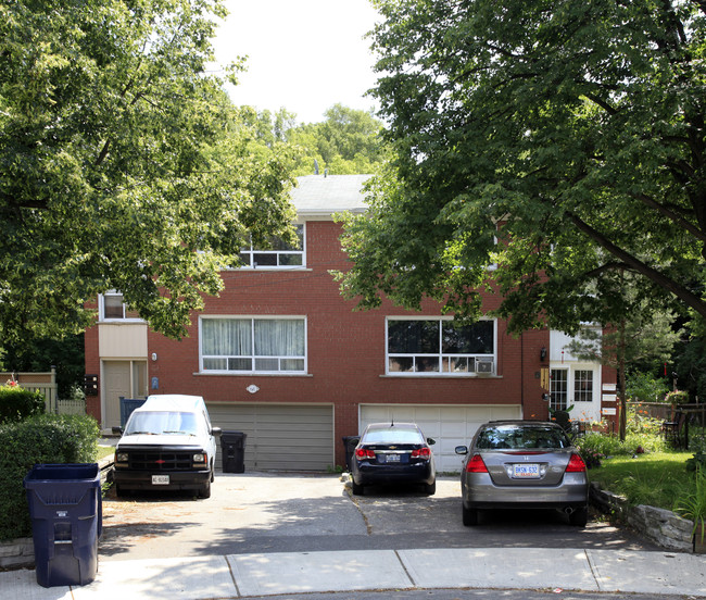 68 Edinborough Ct in Toronto, ON - Building Photo - Primary Photo