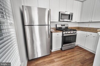 2484 Angeline Dr in Herndon, VA - Building Photo - Building Photo