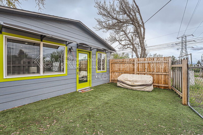2075 Iris St in Denver, CO - Building Photo - Building Photo