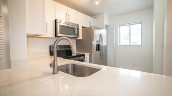 136 NW 60th Ave, Unit 72 in Margate, FL - Building Photo