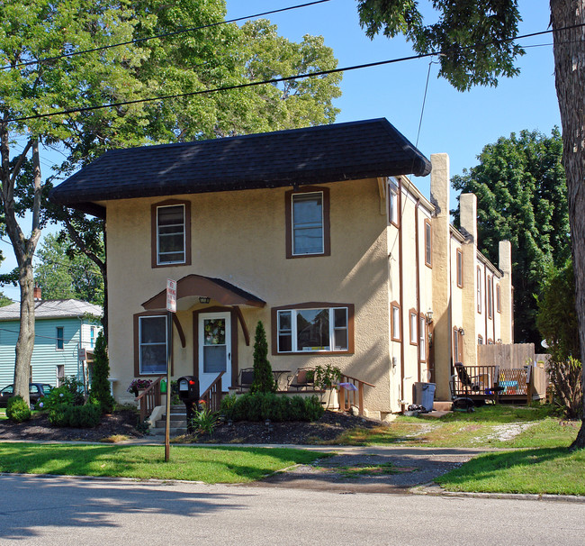 476 Main St in Conneaut, OH - Foto de edificio - Building Photo