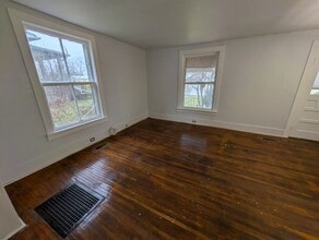 1727 Clark Street Rd, Unit 1727 Clark Street Road in Auburn, NY - Foto de edificio - Building Photo