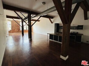 652 Mateo St in Los Angeles, CA - Building Photo - Building Photo