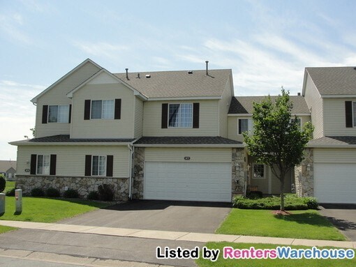1872 111th Ave NE in Blaine, MN - Building Photo