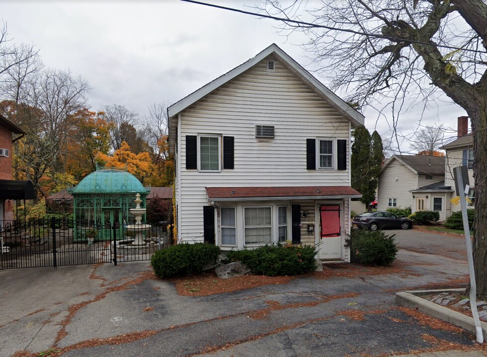 7 Milton Ave in Highland, NY - Building Photo