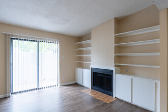 Pear Tree Apartments in El Paso, TX - Building Photo - Interior Photo