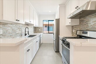 652 Hayworth Ave in Los Angeles, CA - Building Photo - Building Photo
