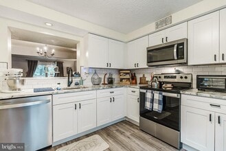 2 Waterview Ct in Evesham, NJ - Building Photo - Building Photo